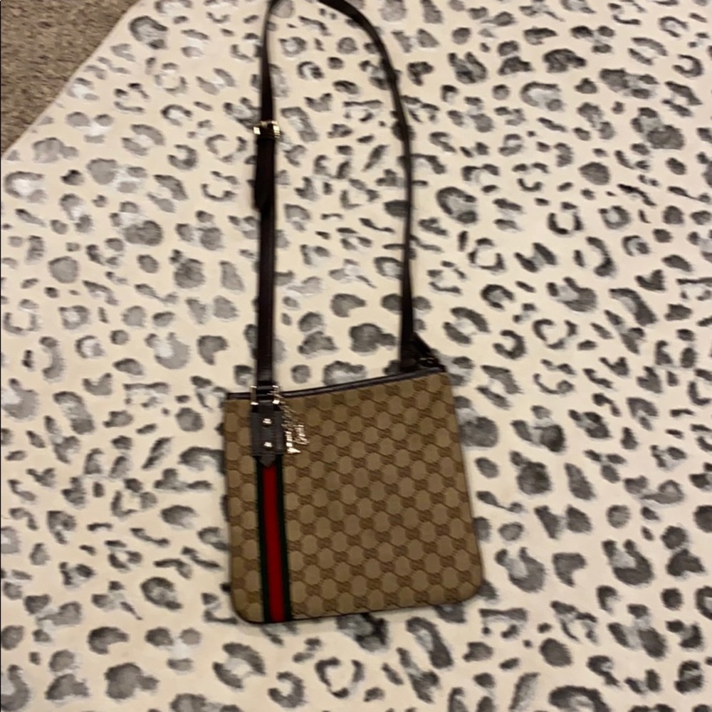 Gucci charms crossbody bag.